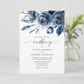 Elegant Modern Navy Blue Flowers & Script Wedding 招待状 (スタンド正面)