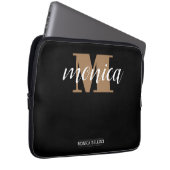 Elegant Monogram Black Gold Script minimal ラップトップスリーブ (正面右)