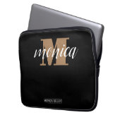 Elegant Monogram Black Gold Script minimal ラップトップスリーブ (正面左)