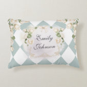 Elegant Monogram White Roses Green Leaves Diamond アクセントクッション (正面)