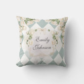 Elegant Monogram White Roses Green Leaves Diamond クッション (正面)