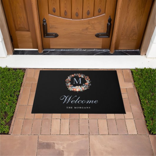Elegant Monogram Wreath Chic Black Christmas ドアマット (室外)