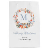 Elegant Monogram Wreath Dusty Blue Christmas ミディアムペーパーバッグ (正面)