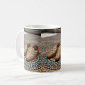 Elegant Moroccan Babouche & Zellij Mosaic Art コーヒーマグカップ (正面左)