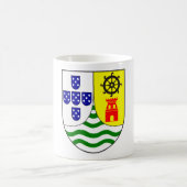 Elegant Mug Featuring India Portuguesa Crest コーヒーマグカップ (中央)