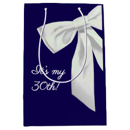 Elegant Navy Blue Birthday Gift Bag with White Bow ミディアムペーパーバッグ