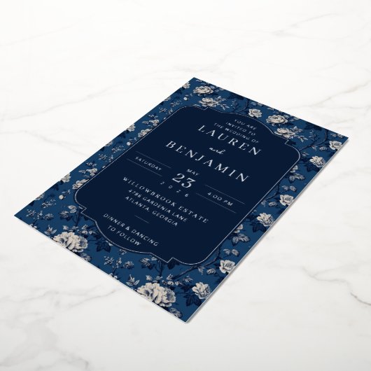 Elegant Navy Floral Wedding Invitation 箔招待状 (回転した状態)