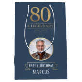 Elegant Navy & Gold 80th & Legendary Birthday ミディアムペーパーバッグ (正面)