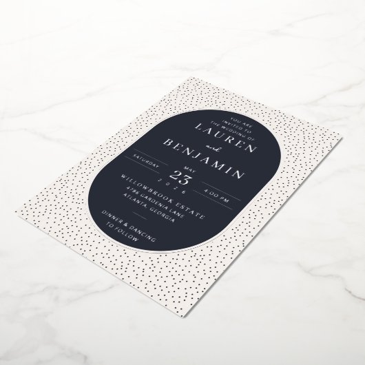 Elegant Navy Polka Dot Wedding Invitation 箔招待状 (回転した状態)