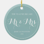 Elegant Newlywed Script First Christmas Mr and Mrs セラミックオーナメント (裏面)