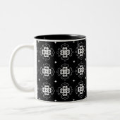Elegant Ornate Black and White Pattern Monogram ツートーンマグカップ (左)
