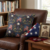 Elegant Patriotic Bald Eagle & American Flag クッション