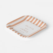 Elegant Peach Striped Geometric ペーパープレート (傾斜あり)