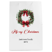 Elegant pine wreath gift bag for holiday season  ミディアムペーパーバッグ (正面)