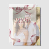 Elegant Pink Bow Graduation Party ベラム紙招待状 (オフセット (カップル))