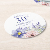 Elegant Pink Purple Floral 30th Birthday Party ラウンドペーパーコースター (アングル)