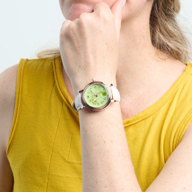 Elegant pistachio green watch 腕時計 (手首)