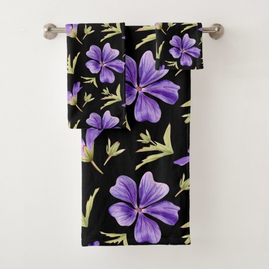 Elegant Purple Flowers Pattern with Green Accents バスタオルセット (インサイチュ)