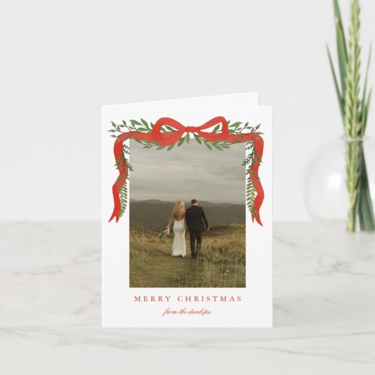 Elegant Red Bow with Greenery Photo Christmas シーズンカード (正面)