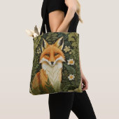 Elegant Red Fox And Green Foliage トートバッグ (クローズアップ)