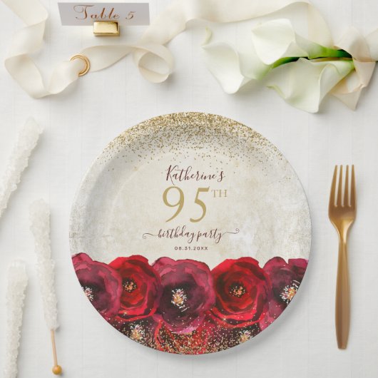 Elegant Red Rose Floral Gold 95th Birthday Party ペーパープレート (ウェディング)