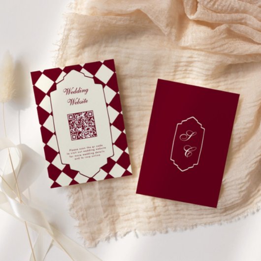 Elegant Retro Checkered Burgundy Wedding エンクロージャーカード