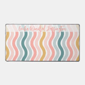 Elegant Retro Wavy Stripes Personalized Desk Mat デスクマット (正面)