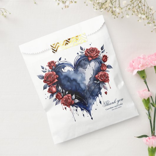 Elegant rose arrangement with golden foliage  フェイバーバッグ (封をした状態)