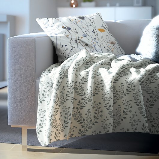 Elegant Sage Cream Minimalist Boho Floral Pattern フリースブランケット