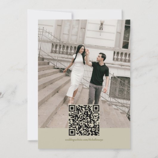 Elegant Sage Green Crest Monogram Save The Date  招待状 (裏面)