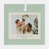 Elegant Sage Green Family Photo Keepsake Christmas ガラスオーナメント (裏面)