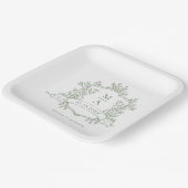 Elegant Sage Green  Floral Crest Monogram Wedding ペーパープレート (傾斜あり)
