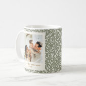 Elegant Sage Green Leaf Custom Photo Christmas コーヒーマグカップ (正面左)
