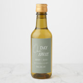 Elegant Sage Green Wedding Rehearsal Dinner  ワインラベル (正面)