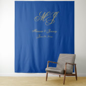 Elegant Sapphire Blue Gold Script Monogram Wedding タペストリー (インサイチュ)