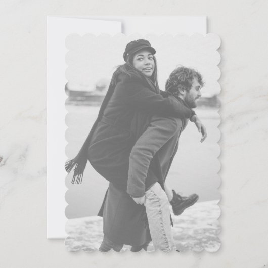 Elegant Scalloped Edge White Lace Wedding 招待状 (裏面)