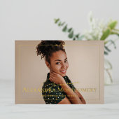 Elegant Script Grad Photo Graduation Announcement 箔招待状 (立ち正面)