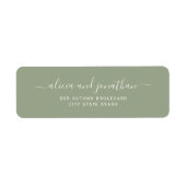 Elegant script sage green wedding return address ラベル (正面)