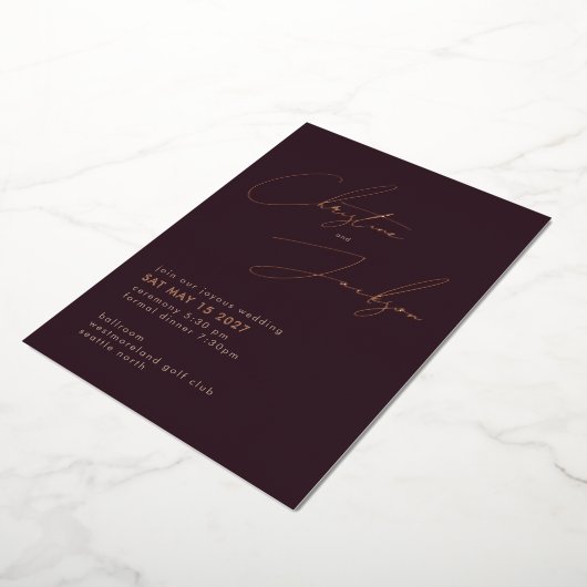 Elegant Script Typography Modern Plum Wedding Rose 箔招待状 (回転した状態)