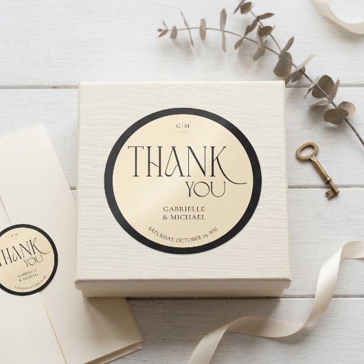 Elegant Serif Typography "Thank You" Wedding Favor ラウンドシール