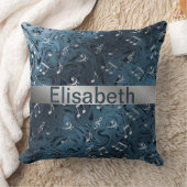 elegant silver music notes in blue throw pillow クッション (ブランケット)