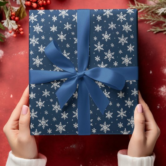 Elegant Silver Snowflake | Winter Holiday ラッピングペーパー