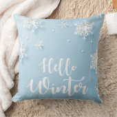 Elegant Snowflake Pillow in Soft Blue クッション (ブランケット)