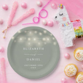 Elegant String Lights Sage Green Wedding ペーパープレート (パーティー)