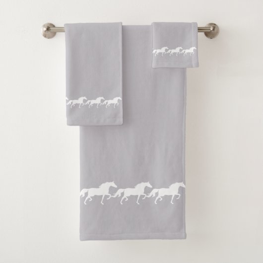 Elegant Stylish White Horses on Silver Gray バスタオルセット (インサイチュ)
