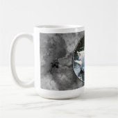 Elegant Swan is Swimming  in Water コーヒーマグカップ (左)