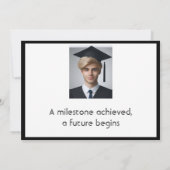 Elegant Typography Black Cap Monochrome Graduation 招待状 (裏面)