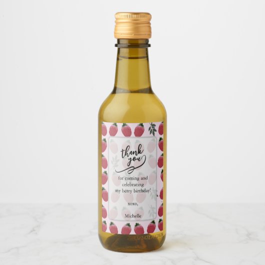 Elegant Watercolor Strawberry Birthday Wedding ワインラベル (正面)