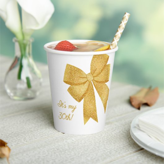 Elegant White and Gold Glitter Bow Birthday 紙コップ (インサイチュ)