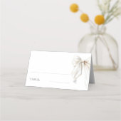 Elegant White Bow Bridal Shower Table プレイスカード (正面)